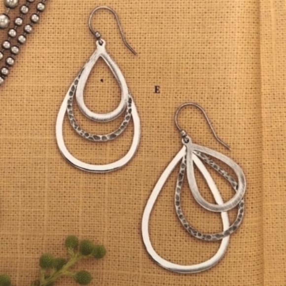 💥FINAL PRICE! Silpada Triple Teardrop Earrings - Picture 2 of 6
